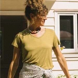 Jackson Rowe Girlfriend Tee in Leaf Size XL